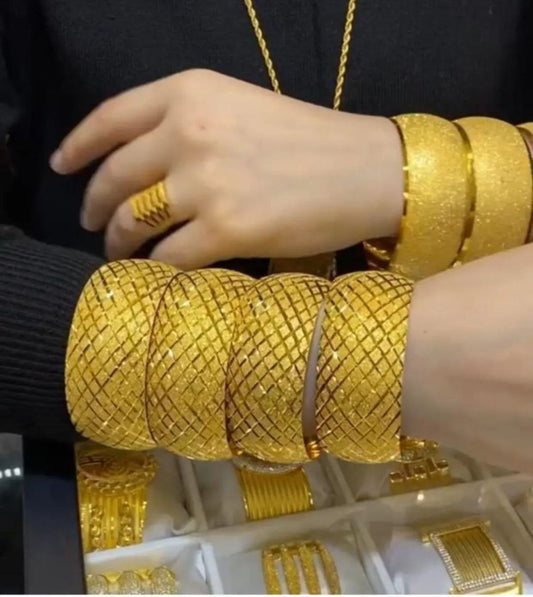 22 Ayar Altın Kaplama Baklava Desen Kadın 3 Cm Eninde Bilezik Modeli 1 Adet